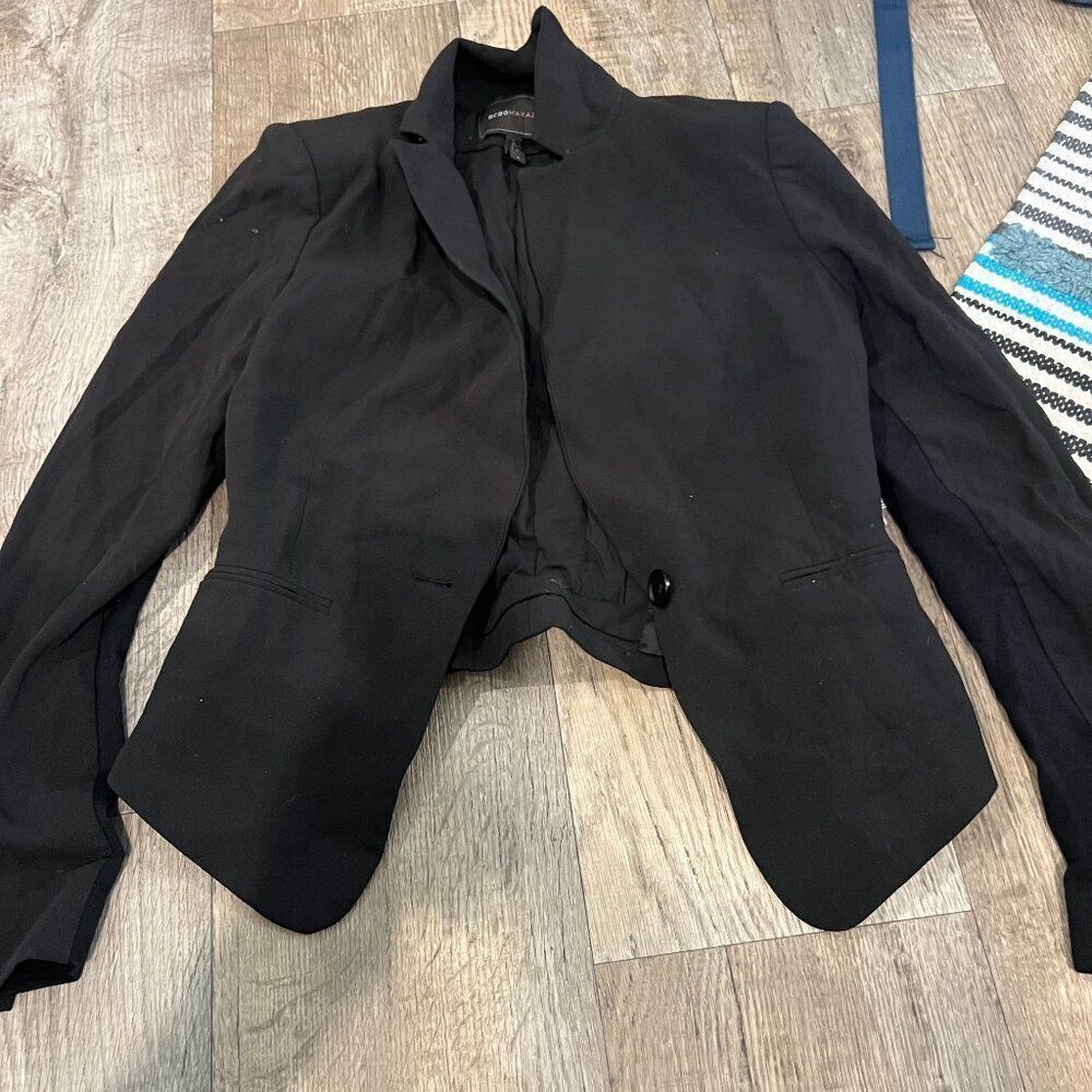 BCBG Maxarzia small black blazer‎